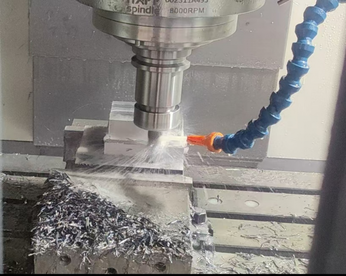 4 оси 3 оси Вертикальный центр обработки SV960L Размер стола 1100 * 550 мм Вертикальный фрезерный центр 11