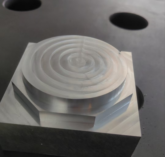 4 оси 3 оси Вертикальный центр обработки SV960L Размер стола 1100 * 550 мм Вертикальный фрезерный центр 13