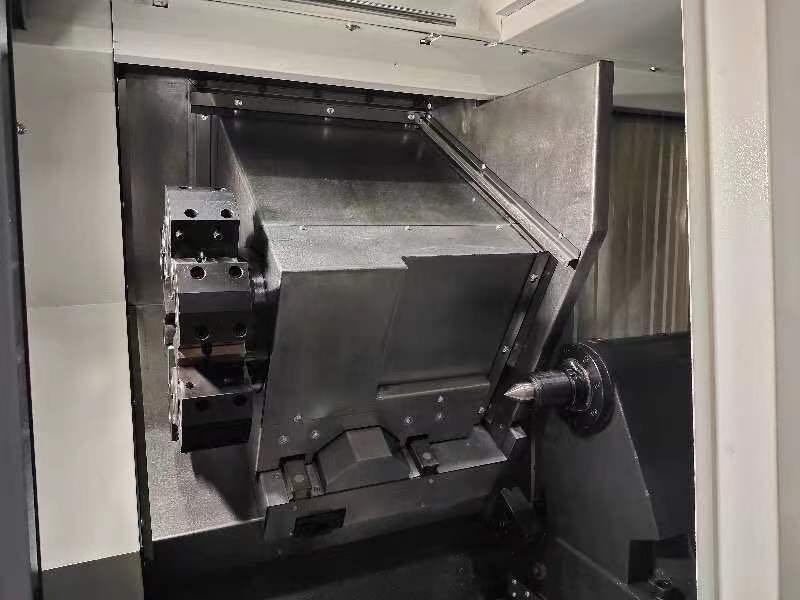 Горизонтальный CNC кровати скоса HTC40E/500 обрабатывает управление на токарном станке SMTCL SYMG мотора GSK988TA Fanuc 15KW 11KW