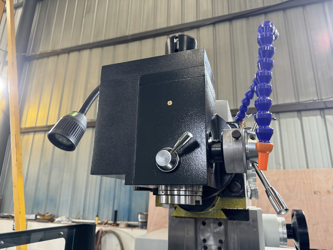 4 оси Вертикальная CNC фрезерная машина XKH8140A Малая обработка форм CNC Ручной универсальный фрезерный инструмент